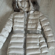 Пуховик • Moncler • Бежевый