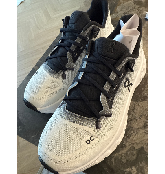 Кроссовки • On Running • Белый