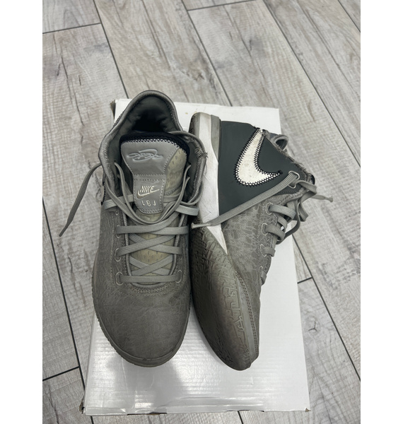 Кроссовки • Nike • Серый