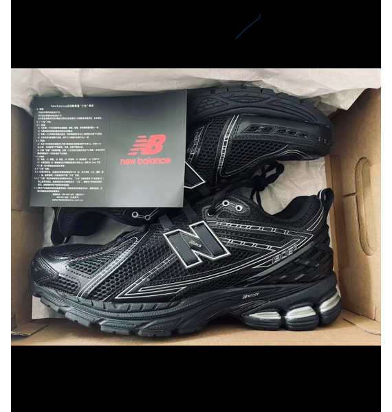 Кроссовки • New Balance • Черный