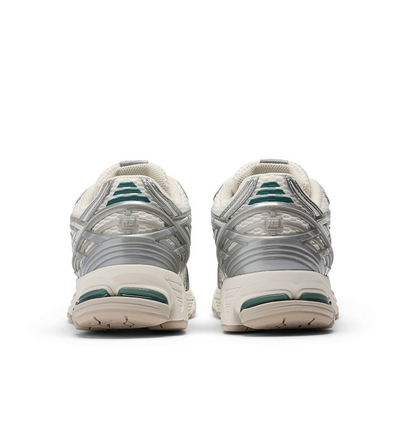 Кроссовки • New Balance • Серебряный