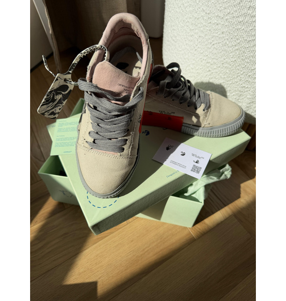 Кроссовки • Off-White • Бежевый