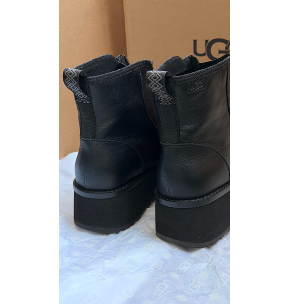 Ботинки • UGG • Черный