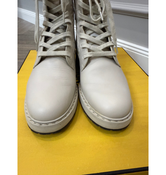 Ботинки • Fendi • Молочный