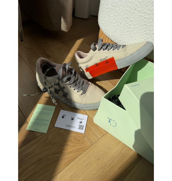Кроссовки • Off-White • Бежевый
