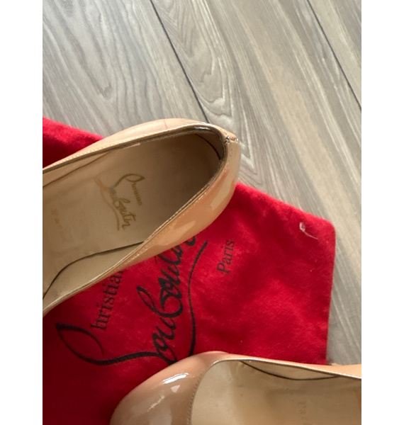 Туфли • Christian Louboutin • Бежевый