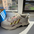 Кроссовки • adidas • Бежевый