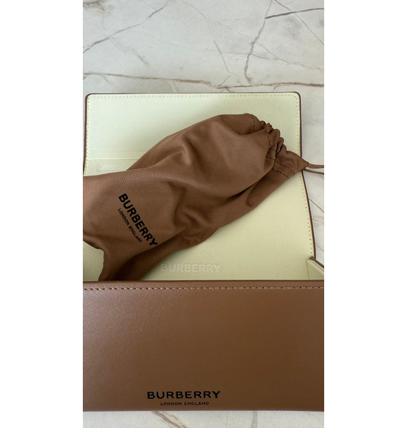 Солнцезащитные очки • Burberry • Коричневый