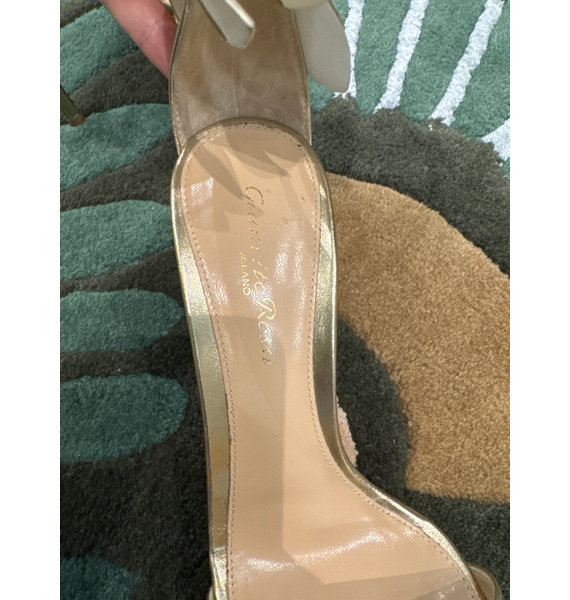 Босоножки • Gianvito Rossi • Золотой