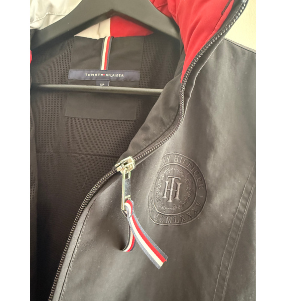 Куртка • Tommy Hilfiger • Черный