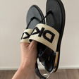 Сандалии • DKNY • Кремовый