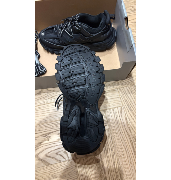 Кроссовки • Balenciaga • Черный