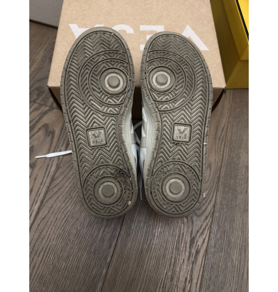 Кроссовки • VEJA • Белый