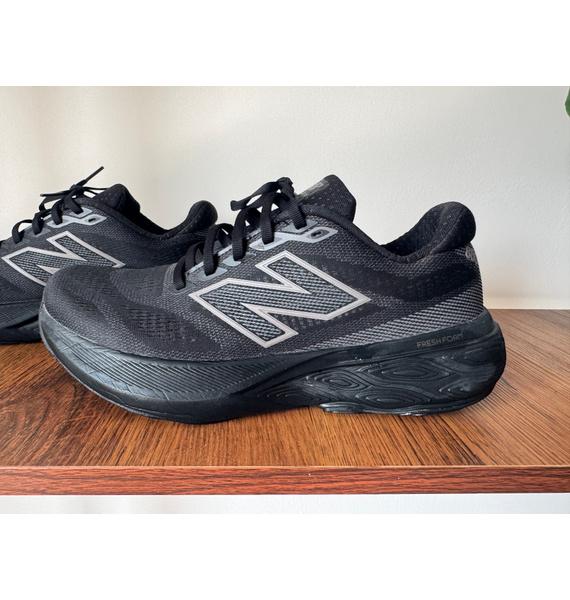 Кроссовки • New Balance • Черный