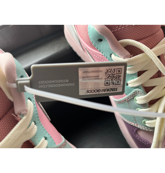 Кроссовки • Nike • Розовый