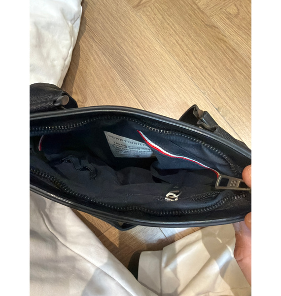 Сумка • Tommy Hilfiger • Черный