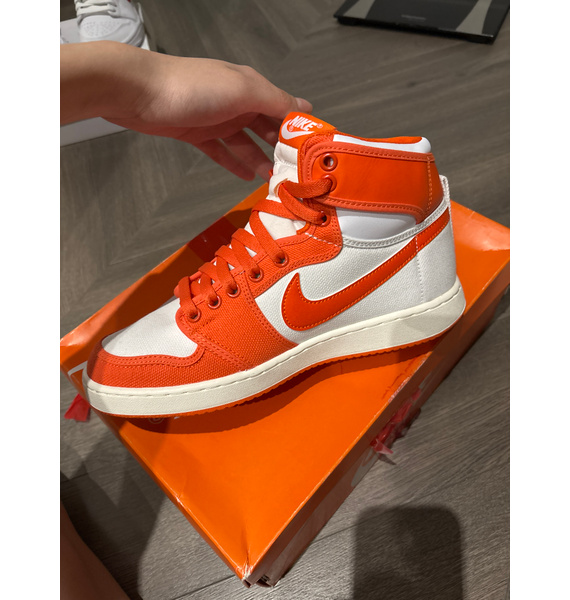 Кроссовки • Nike • Оранжевый