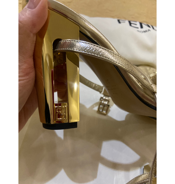 Босоножки • Fendi • Золотой