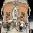 Сандалии • Moschino • Серебряный