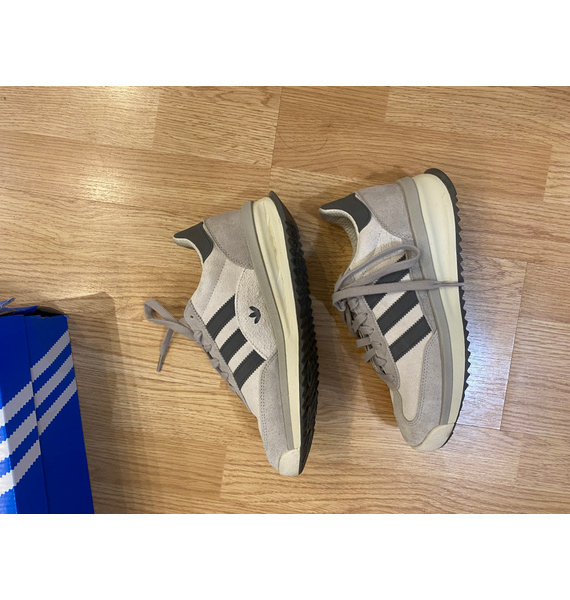 Кроссовки • adidas • Бежевый