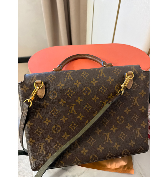 Сумка • Louis Vuitton • Коричневый