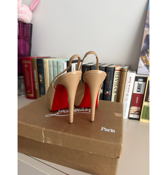 Туфли • Christian Louboutin • Бежевый