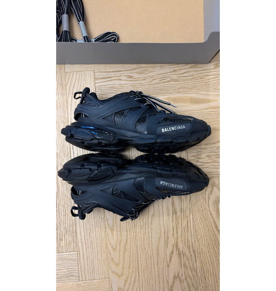 Кроссовки • Balenciaga • Черный