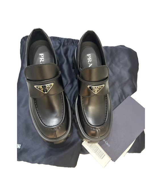 Лоферы • Prada • Черный