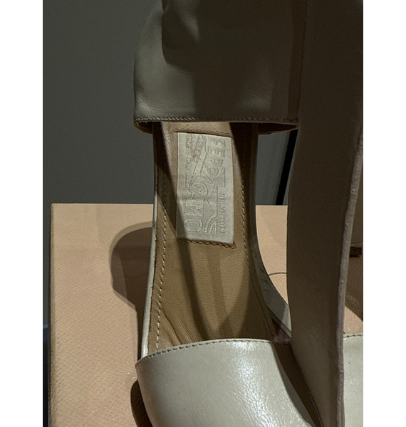 Туфли • Salvatore Ferragamo • Бежевый