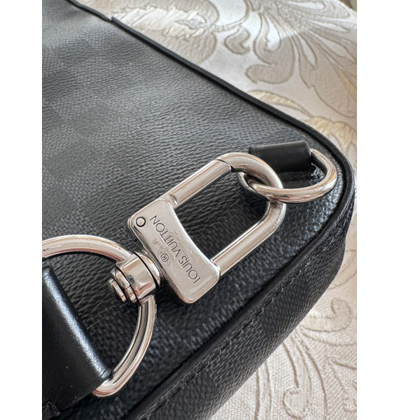 Барсетка • Louis Vuitton • Тёмно-серый