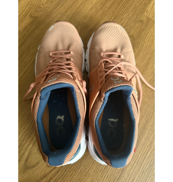 Кроссовки • On Running • Коралловый