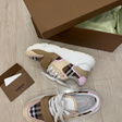 Кроссовки • Burberry • Другое
