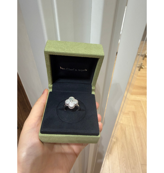 Кольцо • Van Cleef & Arpels • Белый