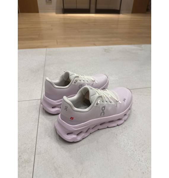 Кроссовки • On Running • Розовый