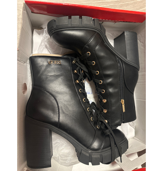 Ботинки • GUESS • Черный