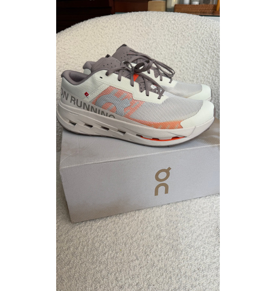 Кроссовки • On Running • Бежевый