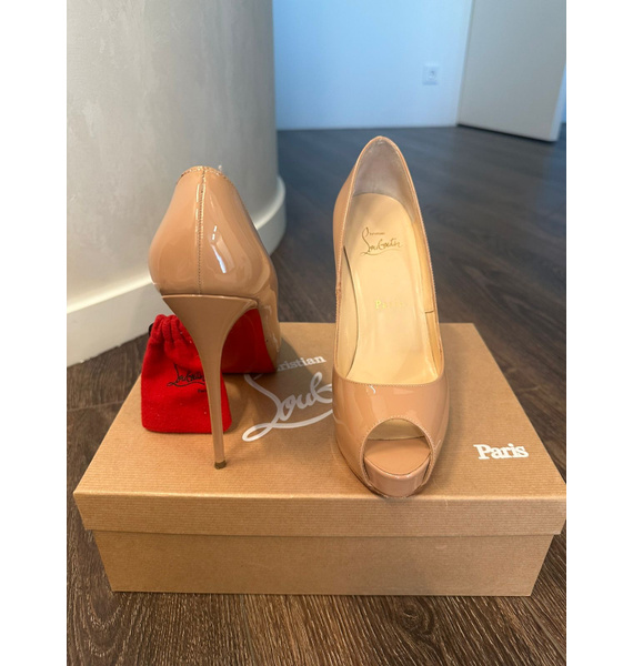 Туфли • Christian Louboutin • Кремовый