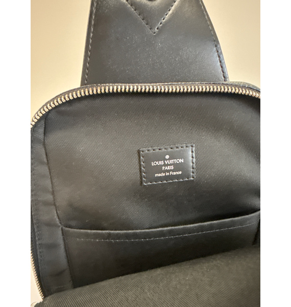 Сумка • Louis Vuitton • Черный