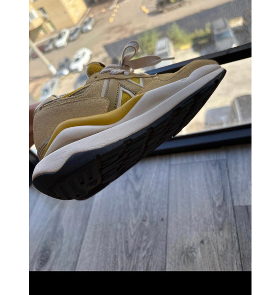 Кроссовки • New Balance • Желтый