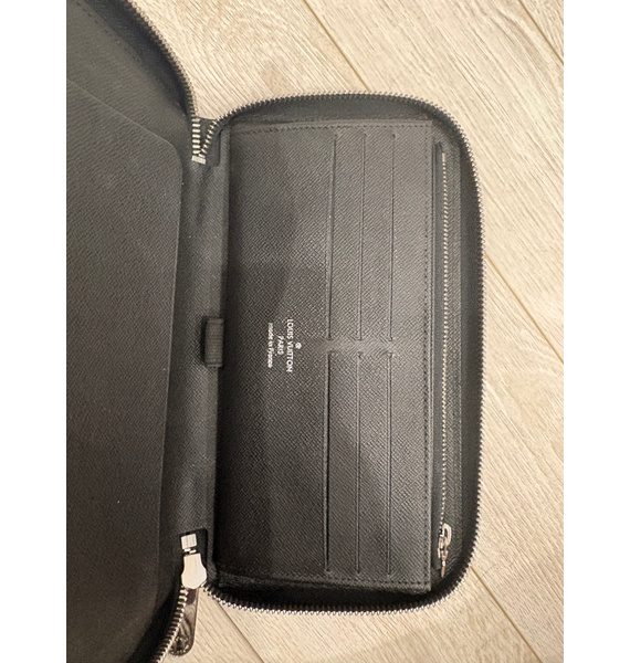 Кошелек • Louis Vuitton • Черный