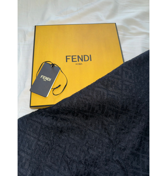 Шарф • Fendi • Черный
