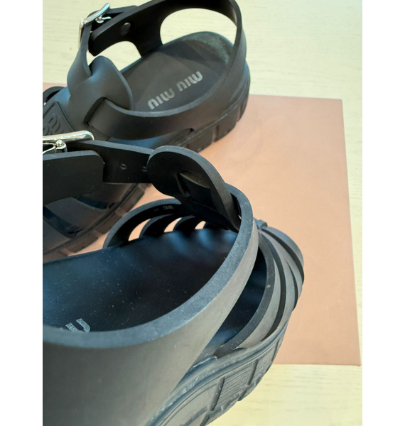 Сандалии • Miu Miu • Черный