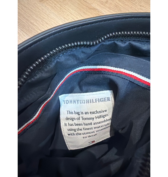 Сумка • Tommy Hilfiger • Черный