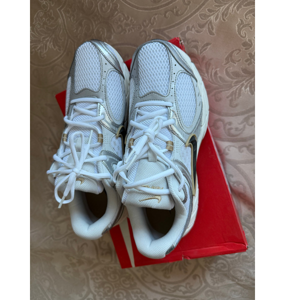 Кроссовки • Nike • Белый