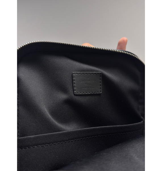 Барсетка • Louis Vuitton • Черный