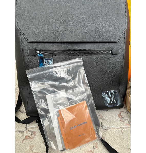 Рюкзак • Louis Vuitton • Черный