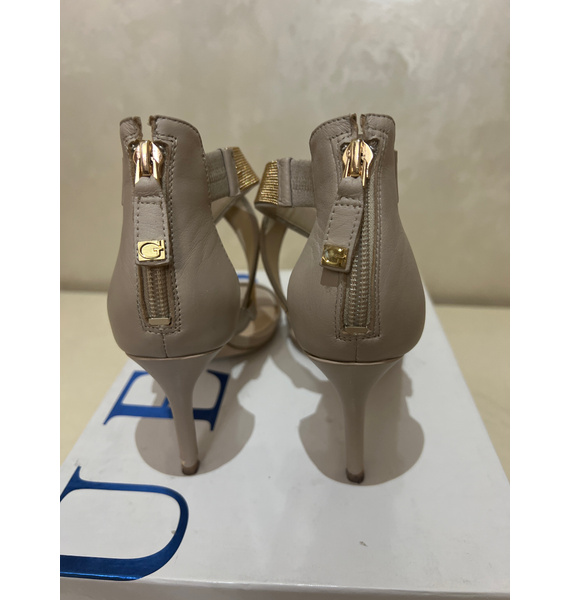 Босоножки • GUESS • Бежевый