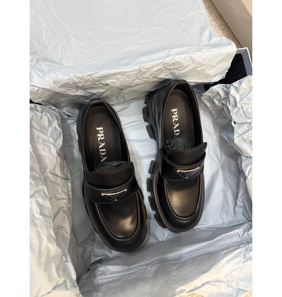 Лоферы • Prada • Черный