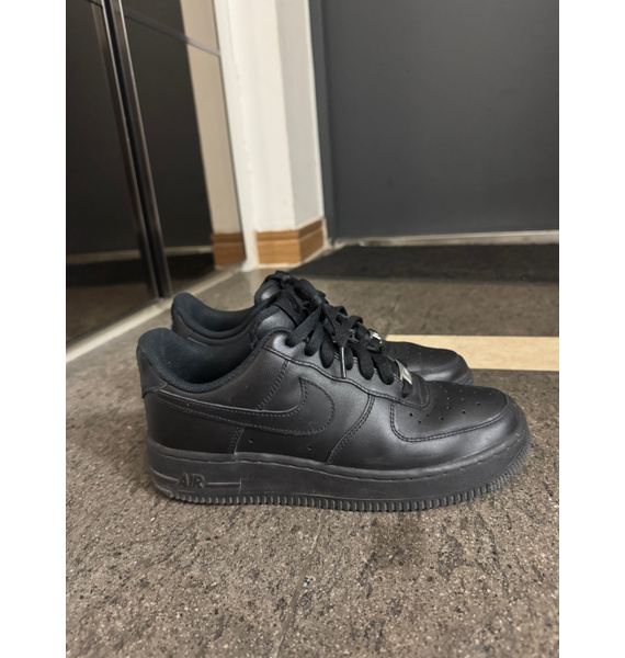 Кроссовки • Nike • Черный