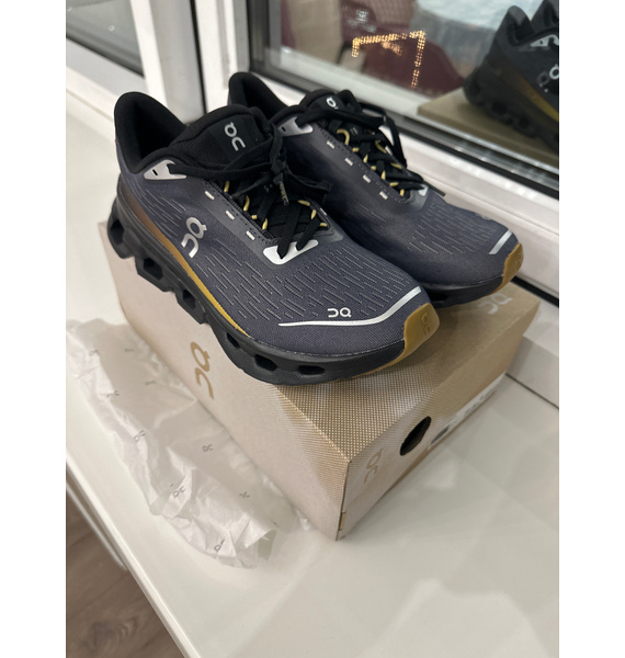 Кроссовки • On Running • Серый